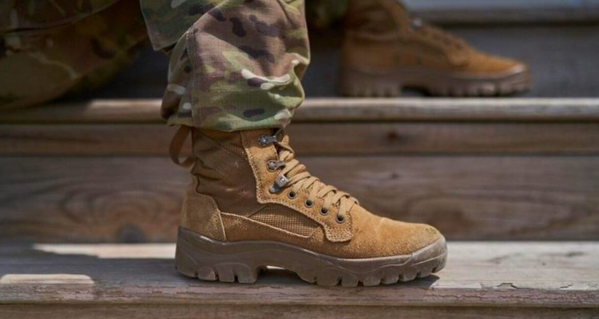 9 Best Combat Boots for Men in Winter 2025