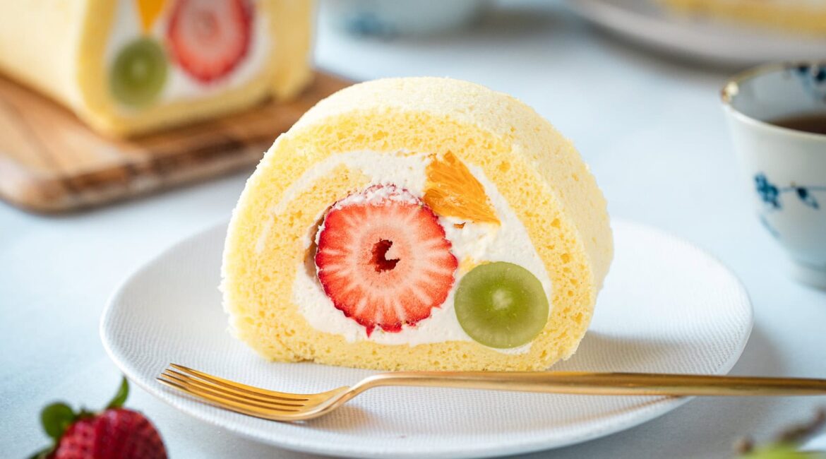 Japanese Fruit Roll Cake フルーツロールケーキ • Just One Cookbook