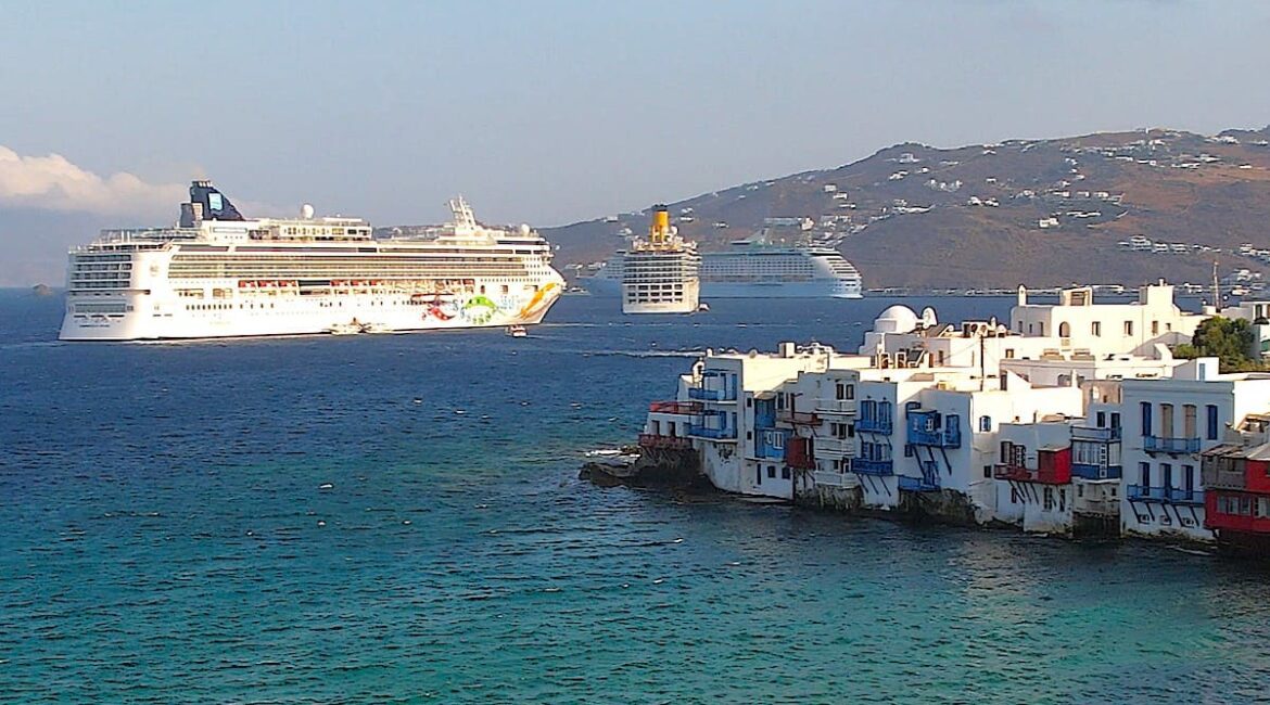 Pros and Cons of Tourism in Greece Highlighted in New Report