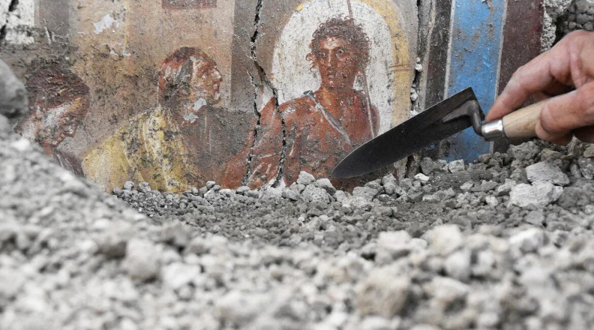 Italy Arrests 34 Tomb Raiders; 7,000 Ancient Greek Coins Seized