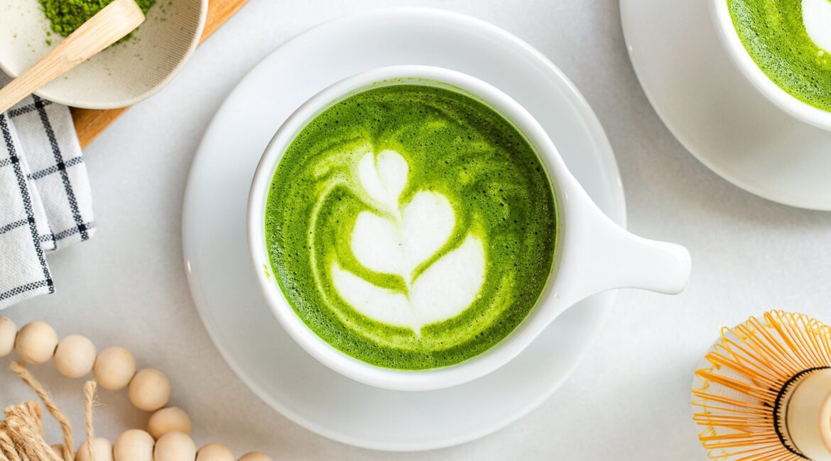 Matcha Latte (Video) 抹茶ラテ • Just One Cookbook