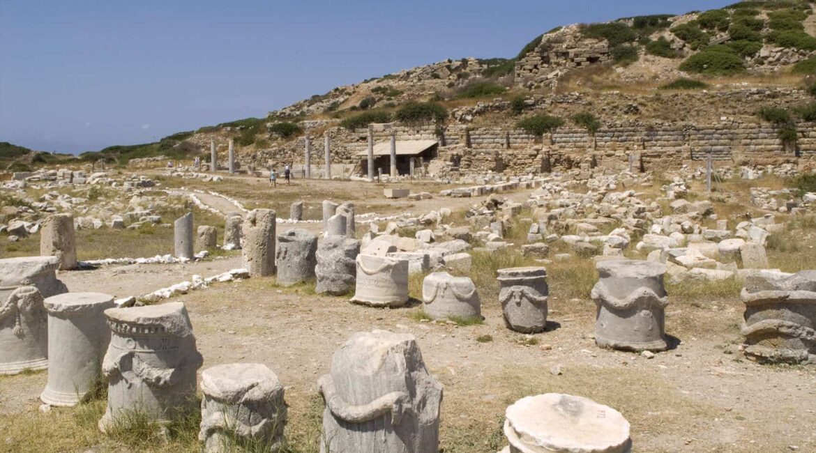Shepherd in Turkey Finds Roman-Era Stele With Carved Human Figures and Greek Inscription