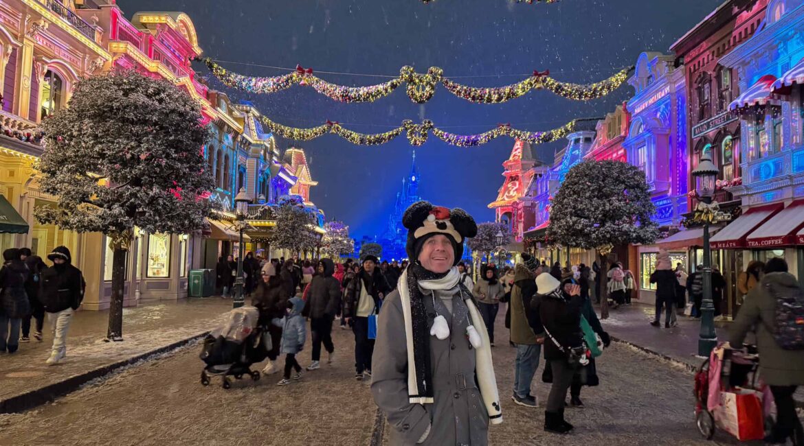Christmas at Disneyland Paris: Our Review + Tips