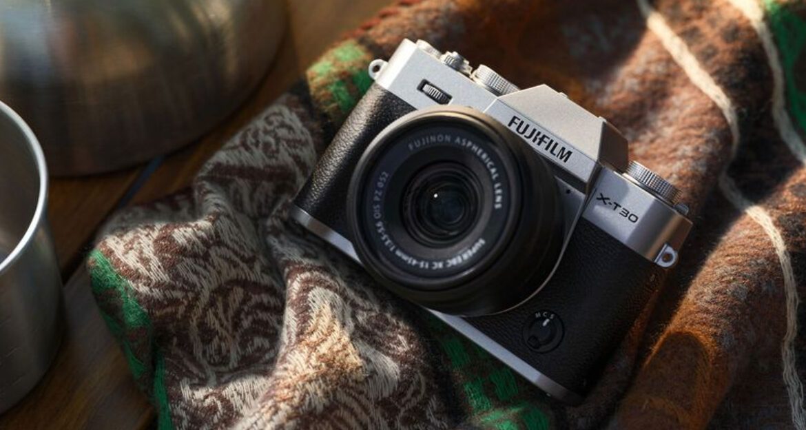 We Tried Canon vs Fujifilm Mirrorless Cameras – These 6 Are Worth It in 2026