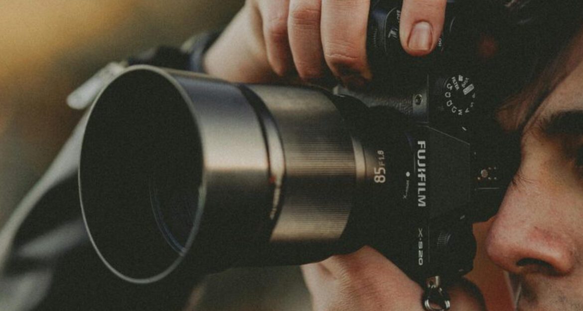 We Tried Canon vs Fujifilm for Beginners – These 6 Feel Intuitive