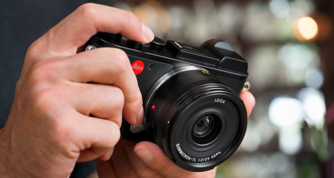 10 Compact Cameras for Travelers That Perform Like DSLRs in 2026