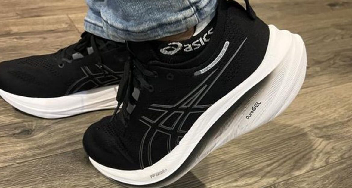 12 Comfortable Travel Walking Shoes You Can Wear All Day Without Foot Pain