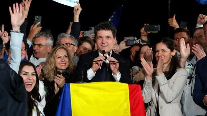 Romanian President Hails Greek as Foundation of Democracy