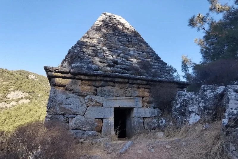 Tomb of Ancient Greek Boxer in Turkey Thought to be Islamic Shrine Undergoes Conservation