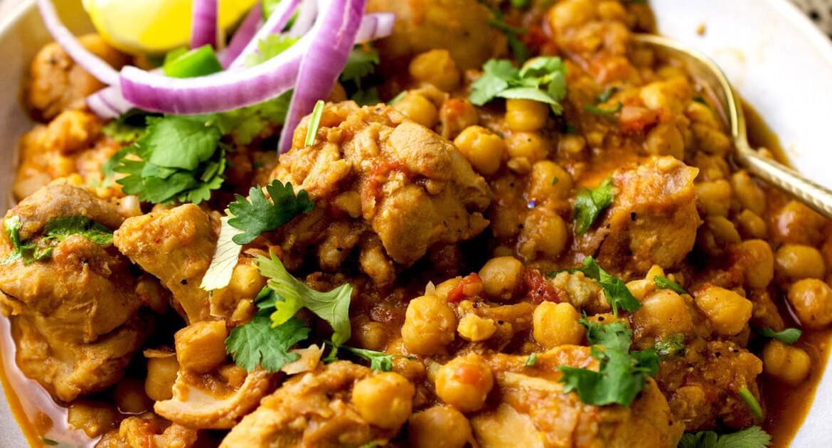 Murgh Cholay (Chicken & Chickpea Curry)