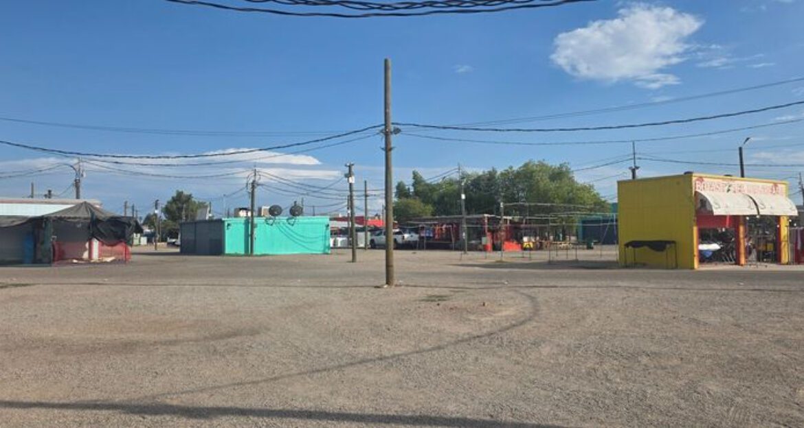 This huge Arizona swap meet features more than 800 vendors and food stalls